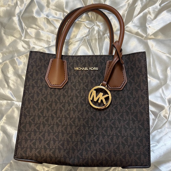 BNWT | Michael Kors Tote Bag w/ Crossbody Strap - Picture 1 of 3
